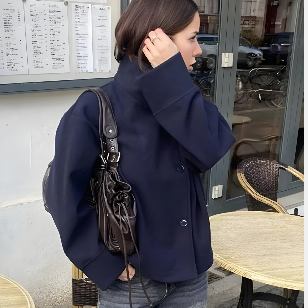 Ava | Kurtka Damska z Stojącym Kołnierzem – Zapięcie na Guziki