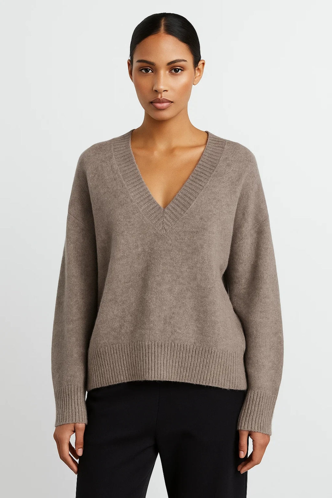 Dora | Sweter Wełniany, Głęboki Dekolt w Kształcie V z Żebrowanym Wykończeniem