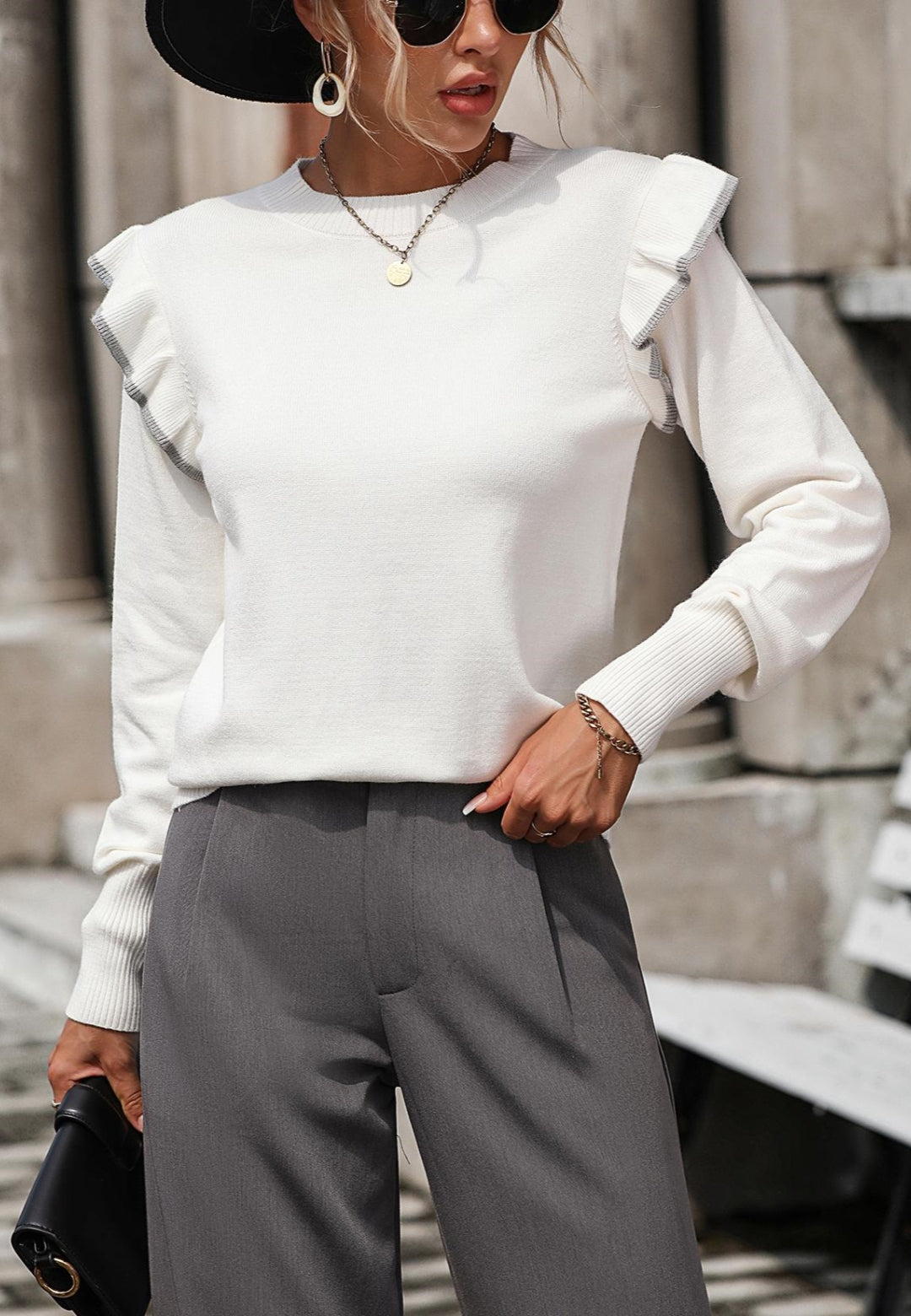 Iga | Sweter damski casualny z falbanami na ramionach Chicveo