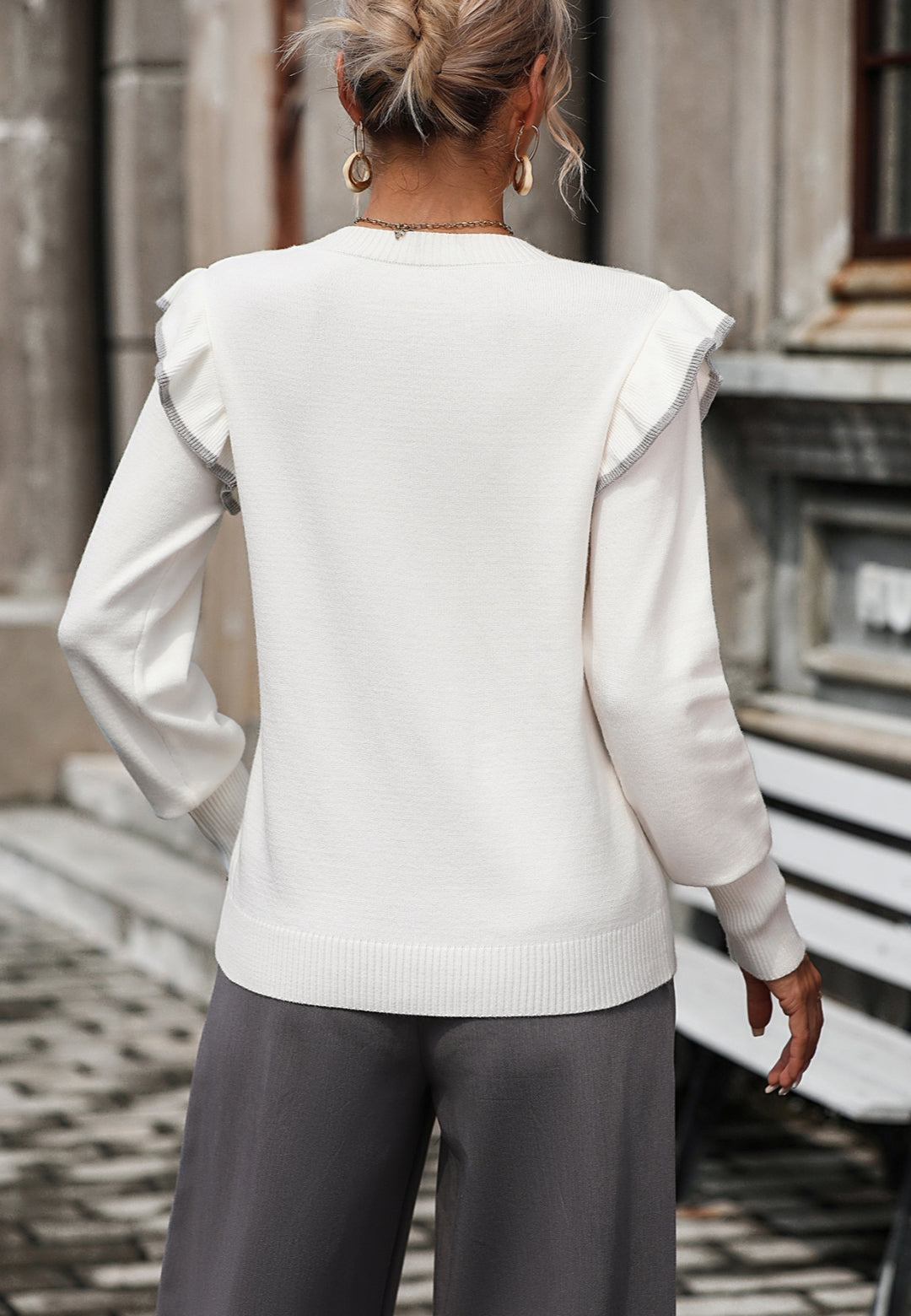 Iga | Sweter damski casualny z falbanami na ramionach Chicveo