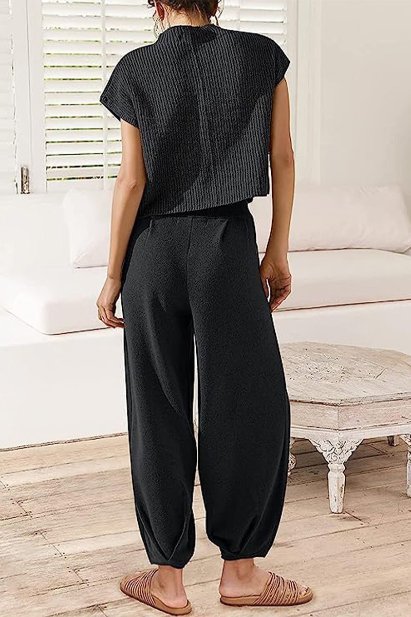 Jagoda | Stylowy Zestaw Damski z T-Shirtem i Spodniami Chicveo