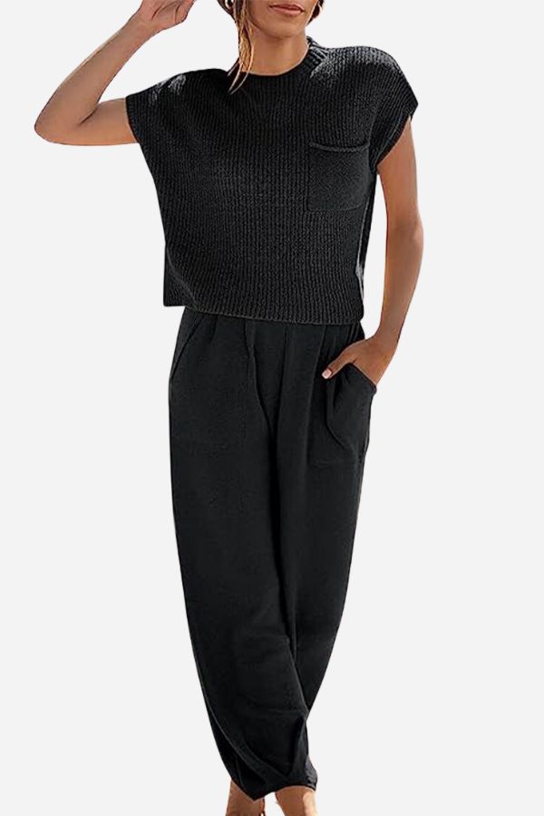 Jagoda | Stylowy Zestaw Damski z T-Shirtem i Spodniami Chicveo