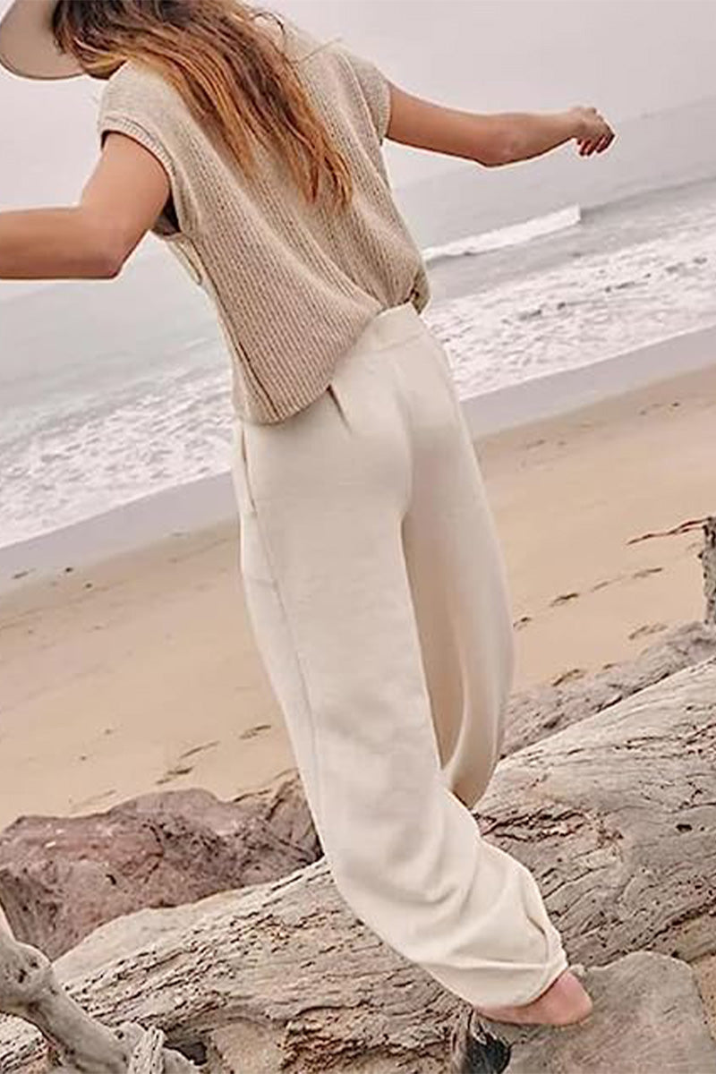 Jagoda | Stylowy Zestaw Damski z T-Shirtem i Spodniami Chicveo