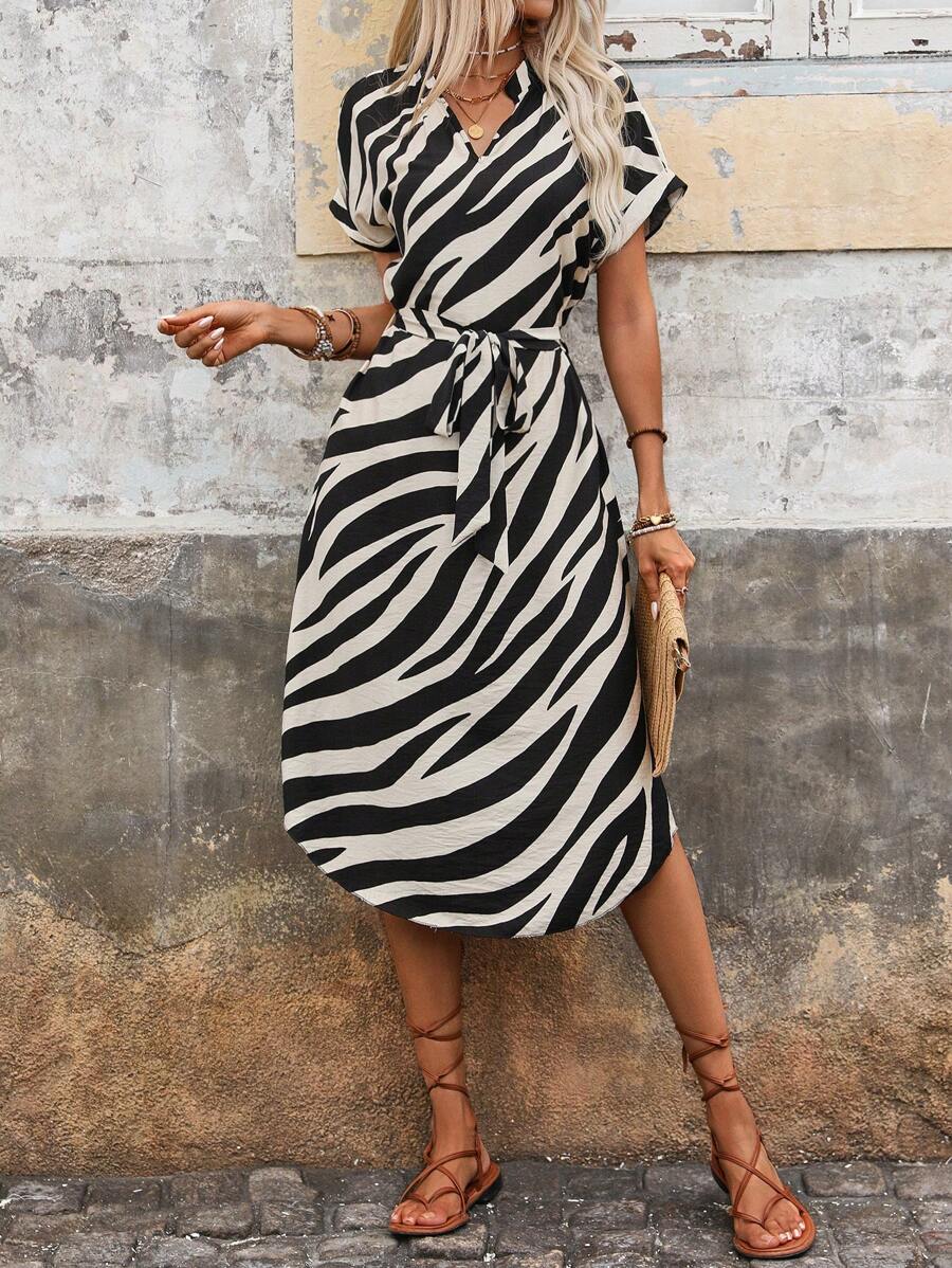 Klara | Modna Sukienka w Zebra do Lato z Wygodnym Krojem