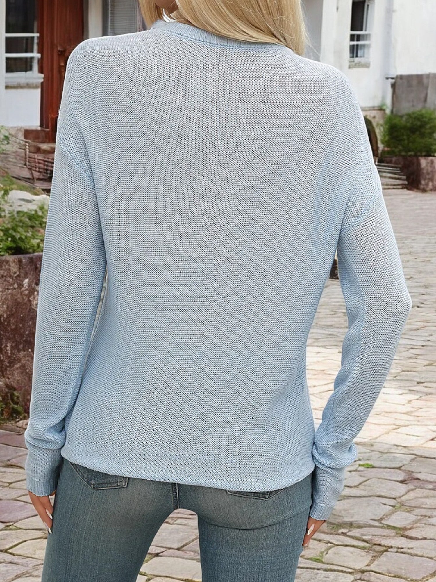 Roksana | Sweter damski z lekkiej dzianiny z detalem szwu z przodu i klasycznym okrągłym dekoltem