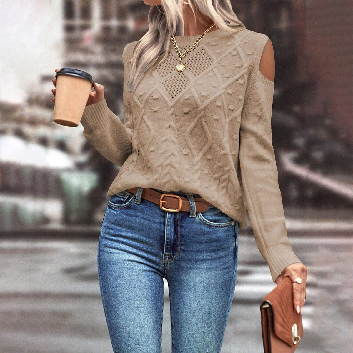 Sage | Sweter damski z odkrytymi ramionami i splotem warkoczowym