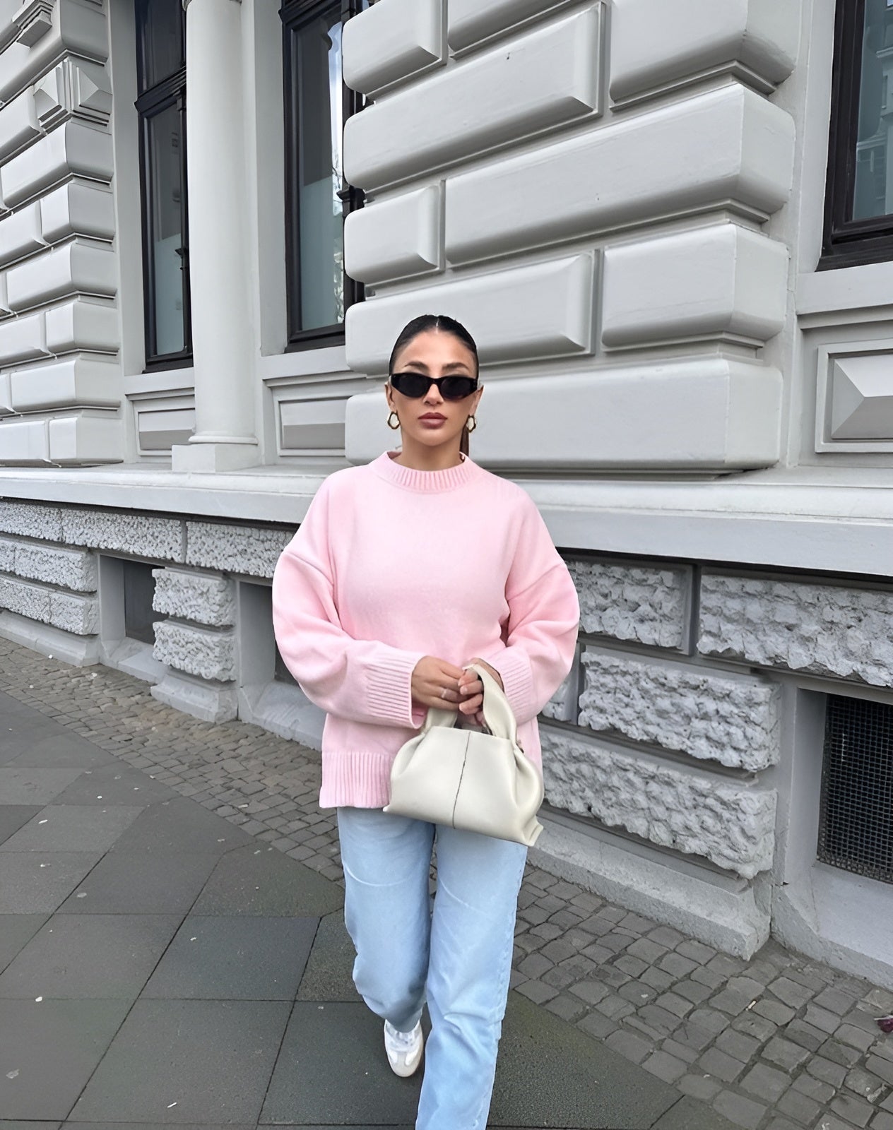 Yara - Damski Różowy Sweter z Okrągłym Dekoltem