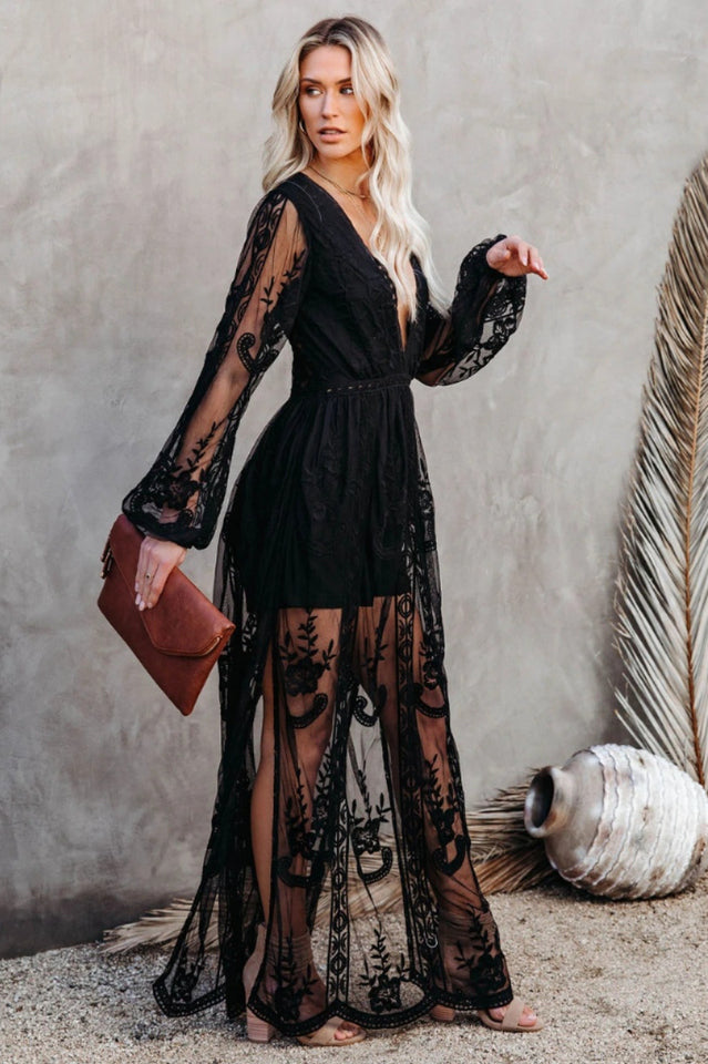 Zofia | Elegancka Długa Sukienka Boho z Koronkowym Dekoltem