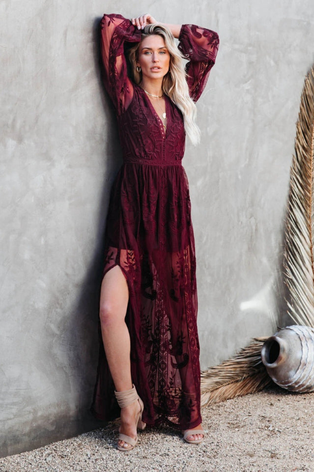 Zofia | Elegancka Długa Sukienka Boho z Koronkowym Dekoltem