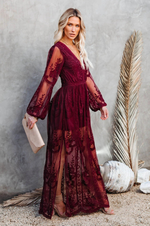 Zofia | Elegancka Długa Sukienka Boho z Koronkowym Dekoltem