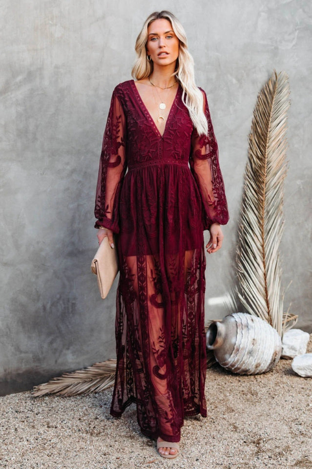 Zofia | Elegancka Długa Sukienka Boho z Koronkowym Dekoltem