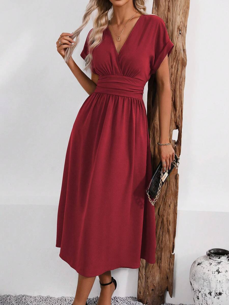 Zofia | Elegancka Sukienka z Kopertowym Dekoltem w V