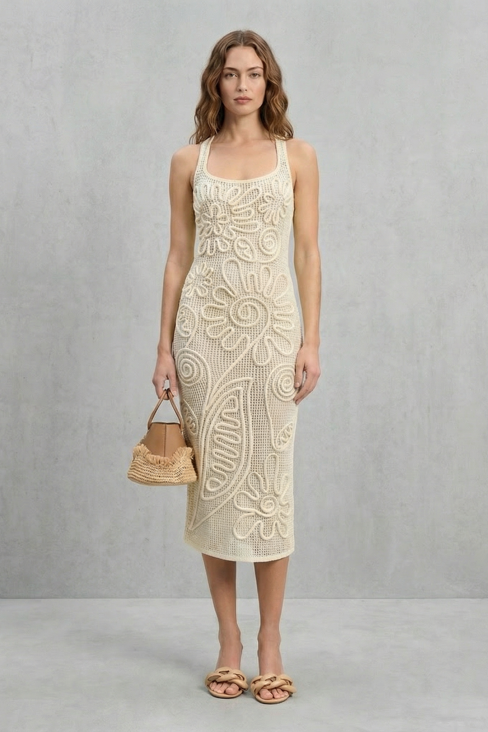 Fiorèra – Rzeźbiony kwiat szydełkowy – Teksturowana sukienka midi