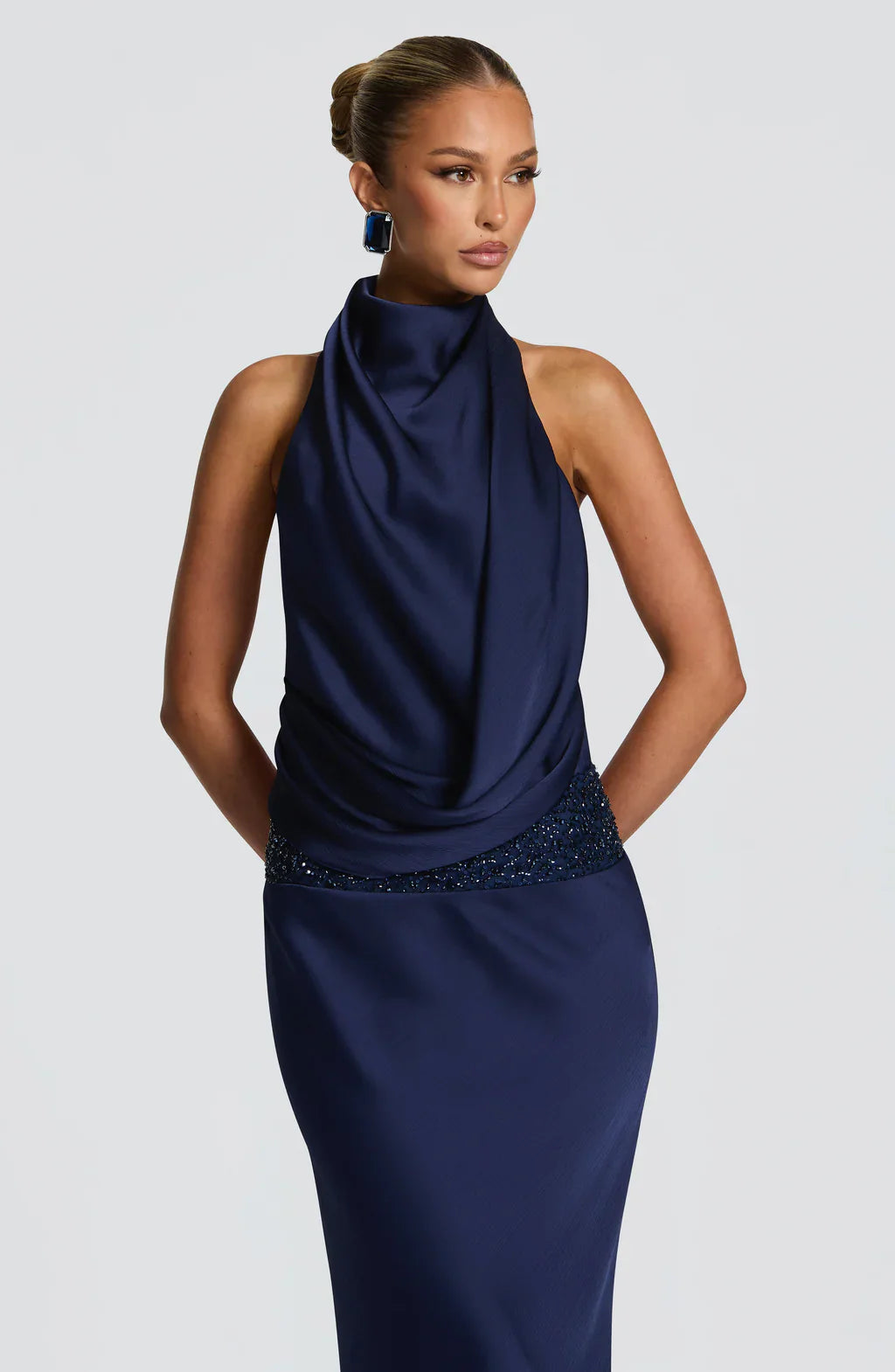Sukienka Marcelina Satina Maxi