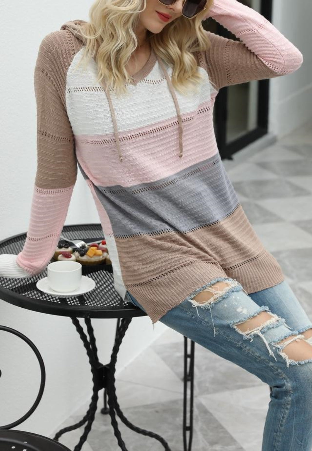 Aurelia | Sweter damski otwarty splot z kapturem w blokowe kolory Chicveo