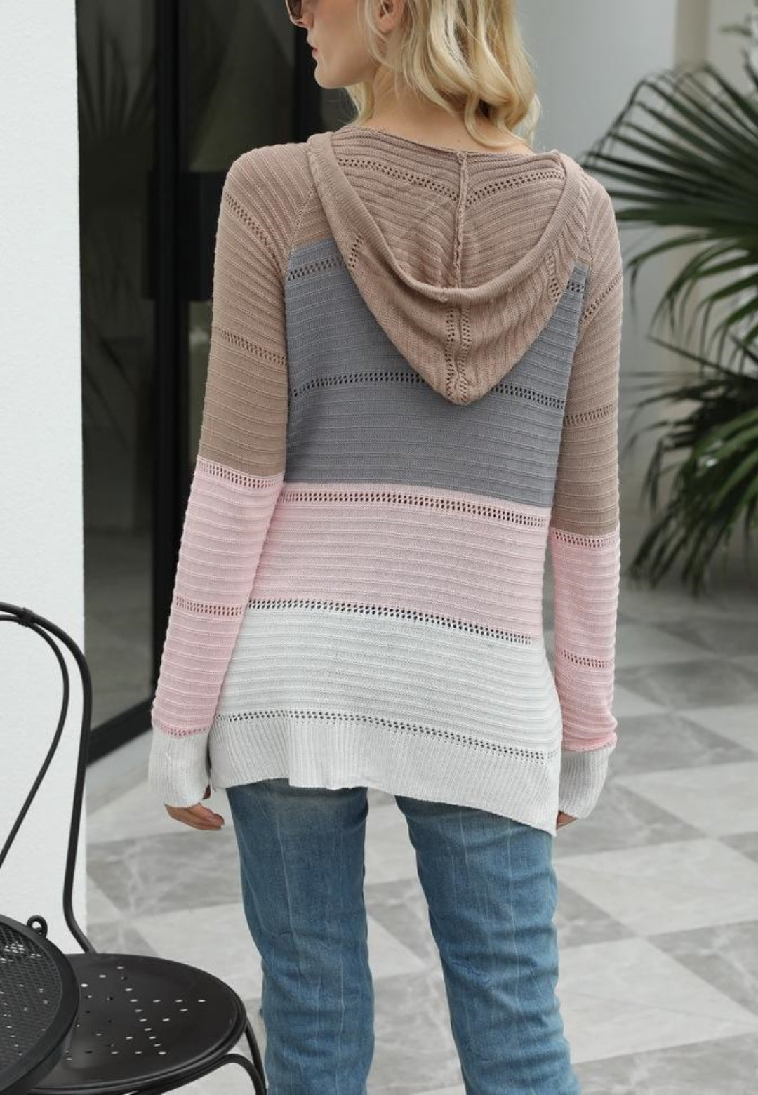 Aurelia | Sweter damski otwarty splot z kapturem w blokowe kolory Chicveo