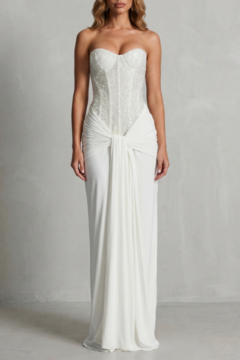 Carinelle – Elegancja w drapowanej satynie – Sukienka maxi