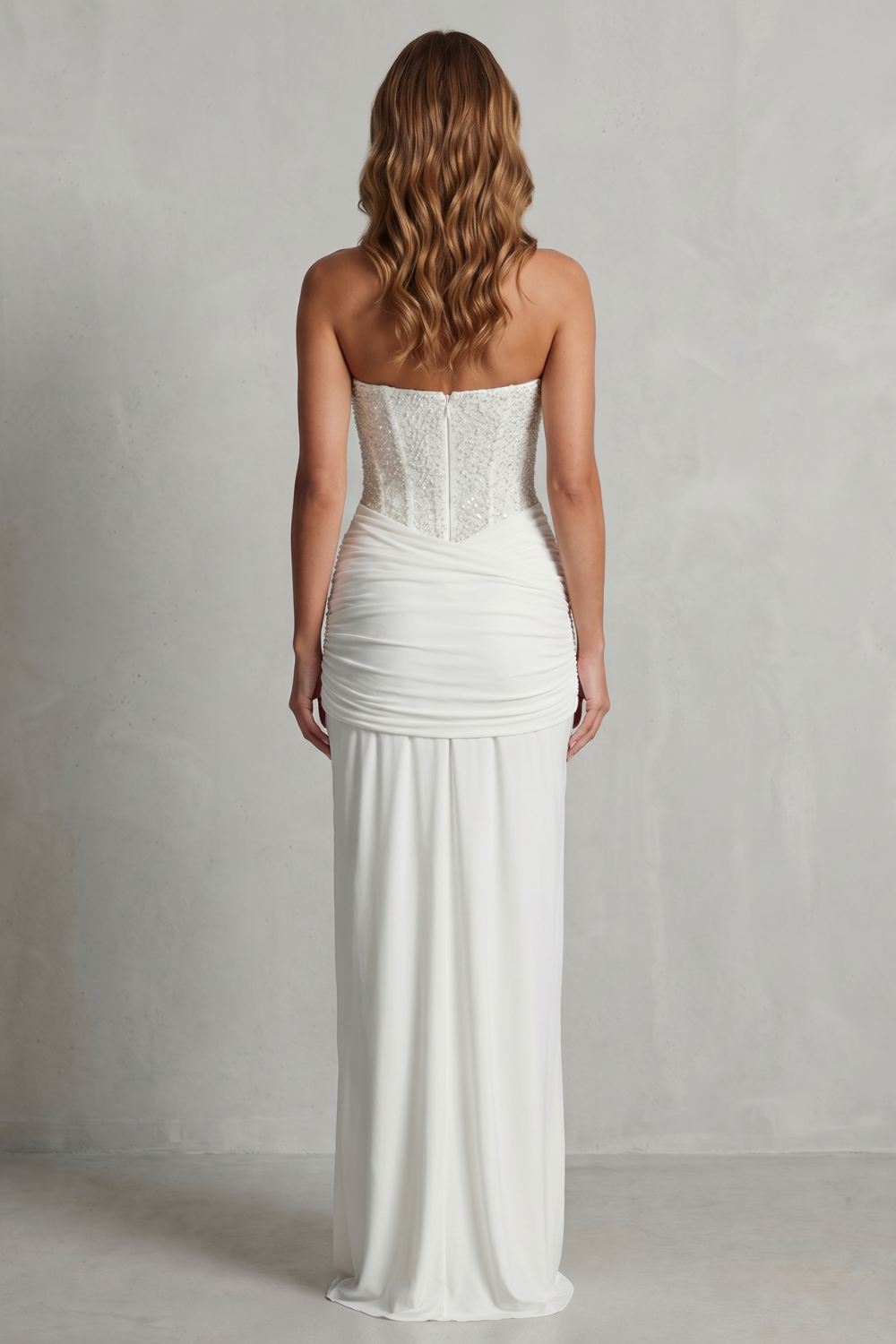 Carinelle – Elegancja w drapowanej satynie – Sukienka maxi