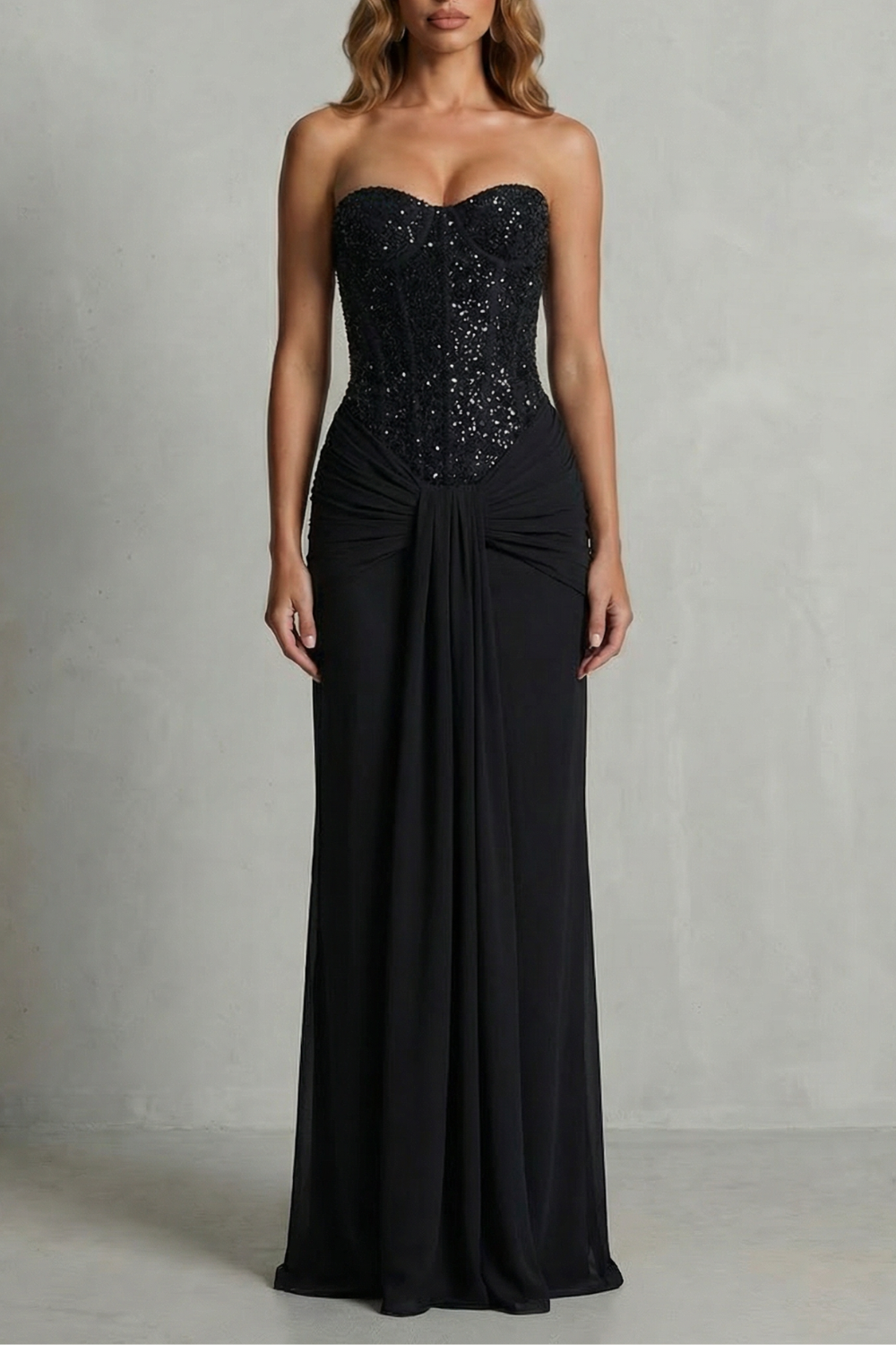 Carinelle – Elegancja w drapowanej satynie – Sukienka maxi