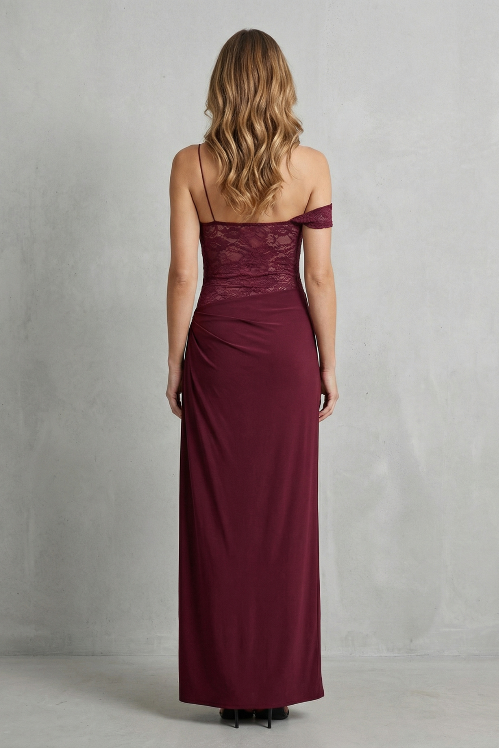 Emily – Ponadczasowy romans – Elegancka sukienka maxi z koronką dla kobiet