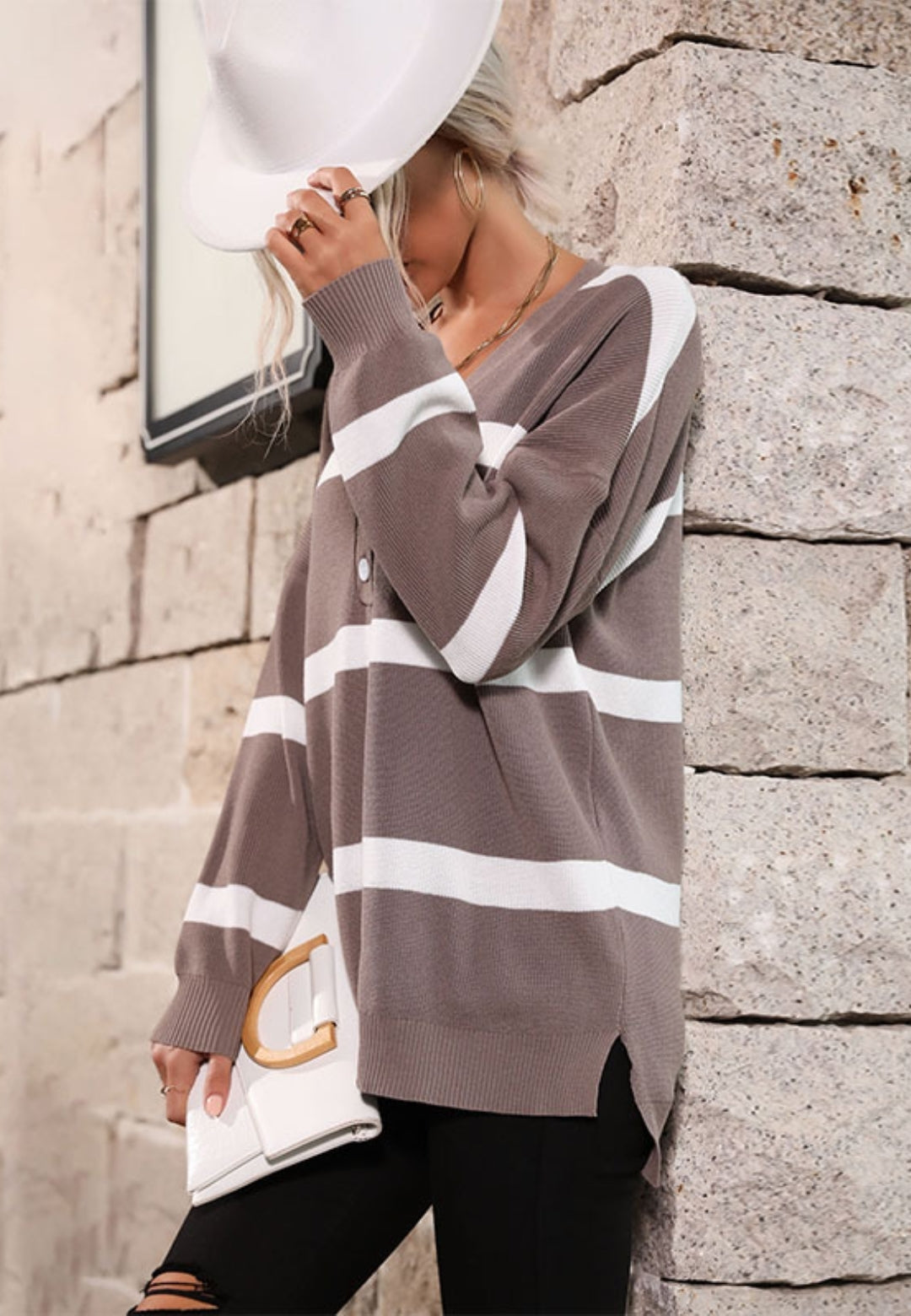 Felicja | Sweter damski w paski luźny z guzikami na ramionach Chicveo