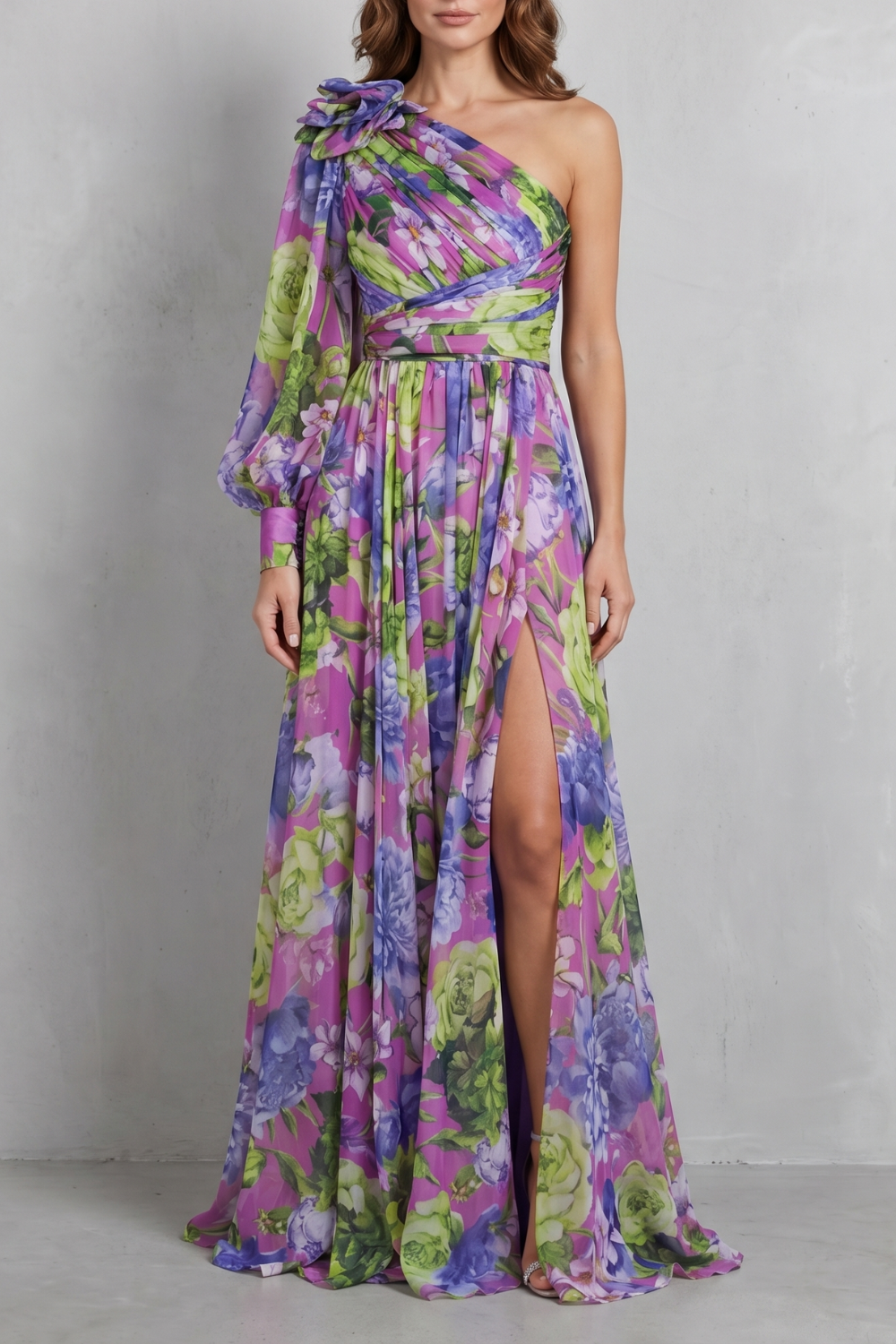 Floravique – Sukienka maxi z kwiatowym drapowaniem na jedno ramię