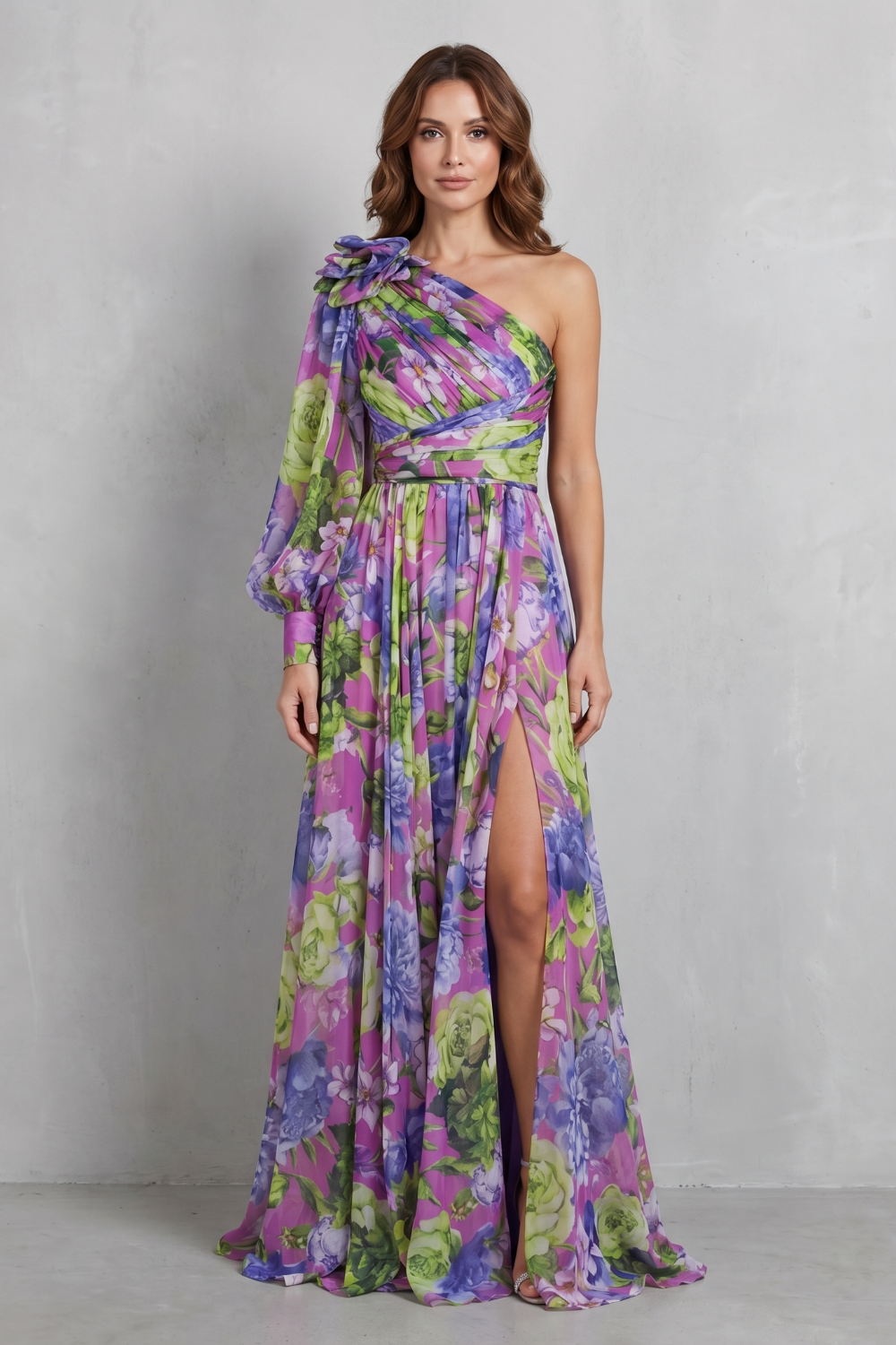 Floravique – Sukienka maxi z kwiatowym drapowaniem na jedno ramię