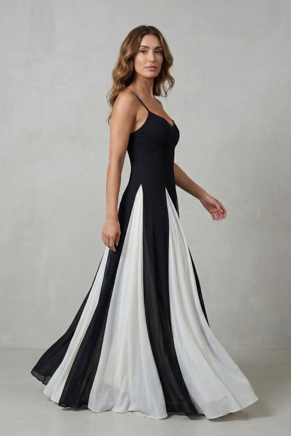 Lovie – Nowoczesny kontrast – Elegancka maxi sukienka dla kobiet