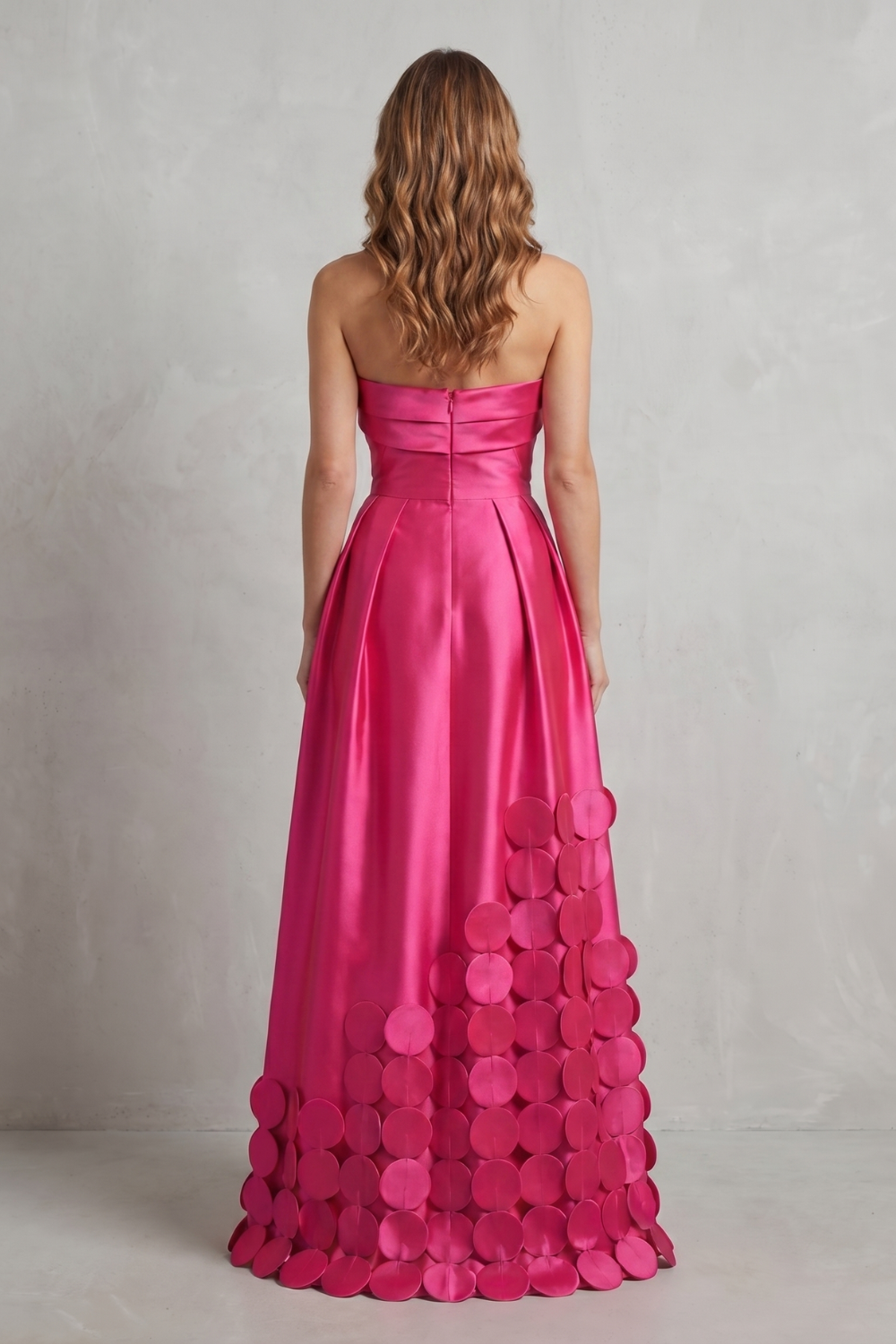 Luméa – Elegancja w satynowe kropki – Sukienka maxi
