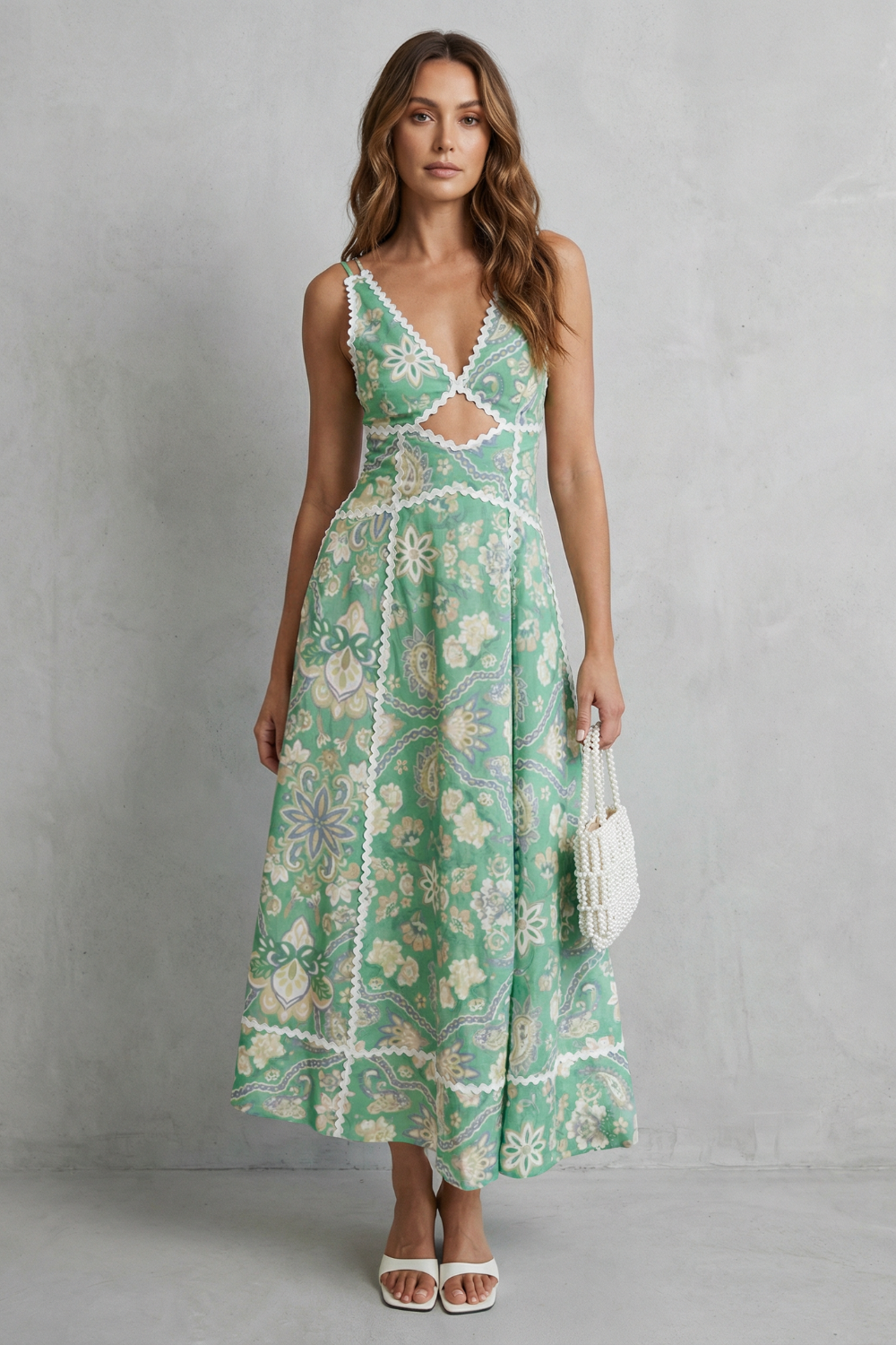 Luminara – Elegancja artystycznego wycięcia – Sukienka maxi