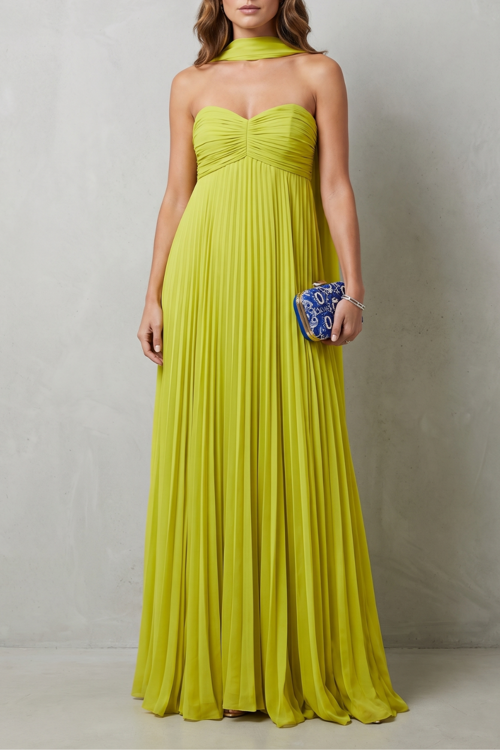 Makayelle – Sukienka maxi z plisowanym dekoltem halter