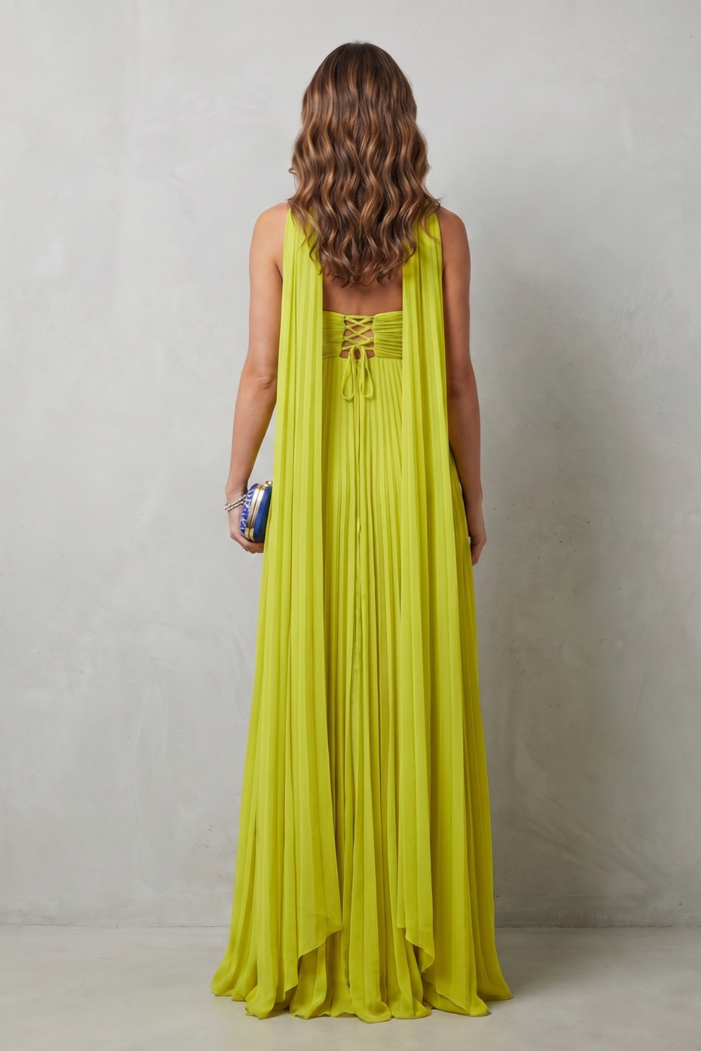 Makayelle – Sukienka maxi z plisowanym dekoltem halter