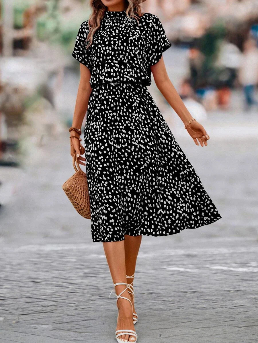 Malwina | Sukienka w Plamki z Eleganckim Akcentem Chicveo