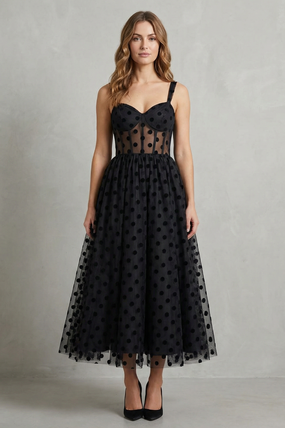 Noirabelle – Elegancja w kropki – Sukienka midi