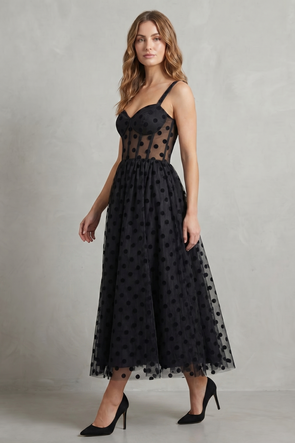 Noirabelle – Elegancja w kropki – Sukienka midi
