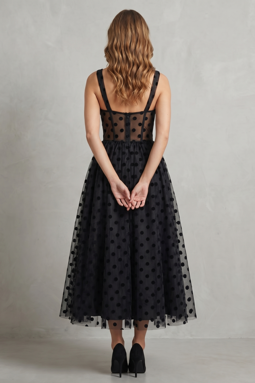 Noirabelle – Elegancja w kropki – Sukienka midi