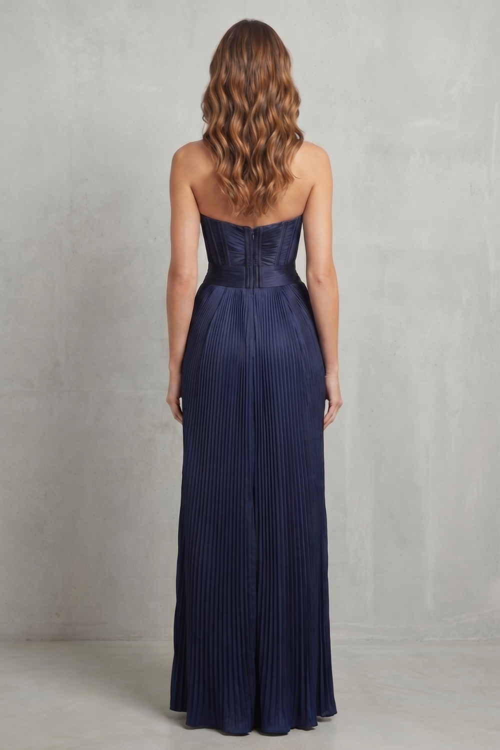 Noirelle – Rzeźbiona satynowa elegancja – Sukienka maxi