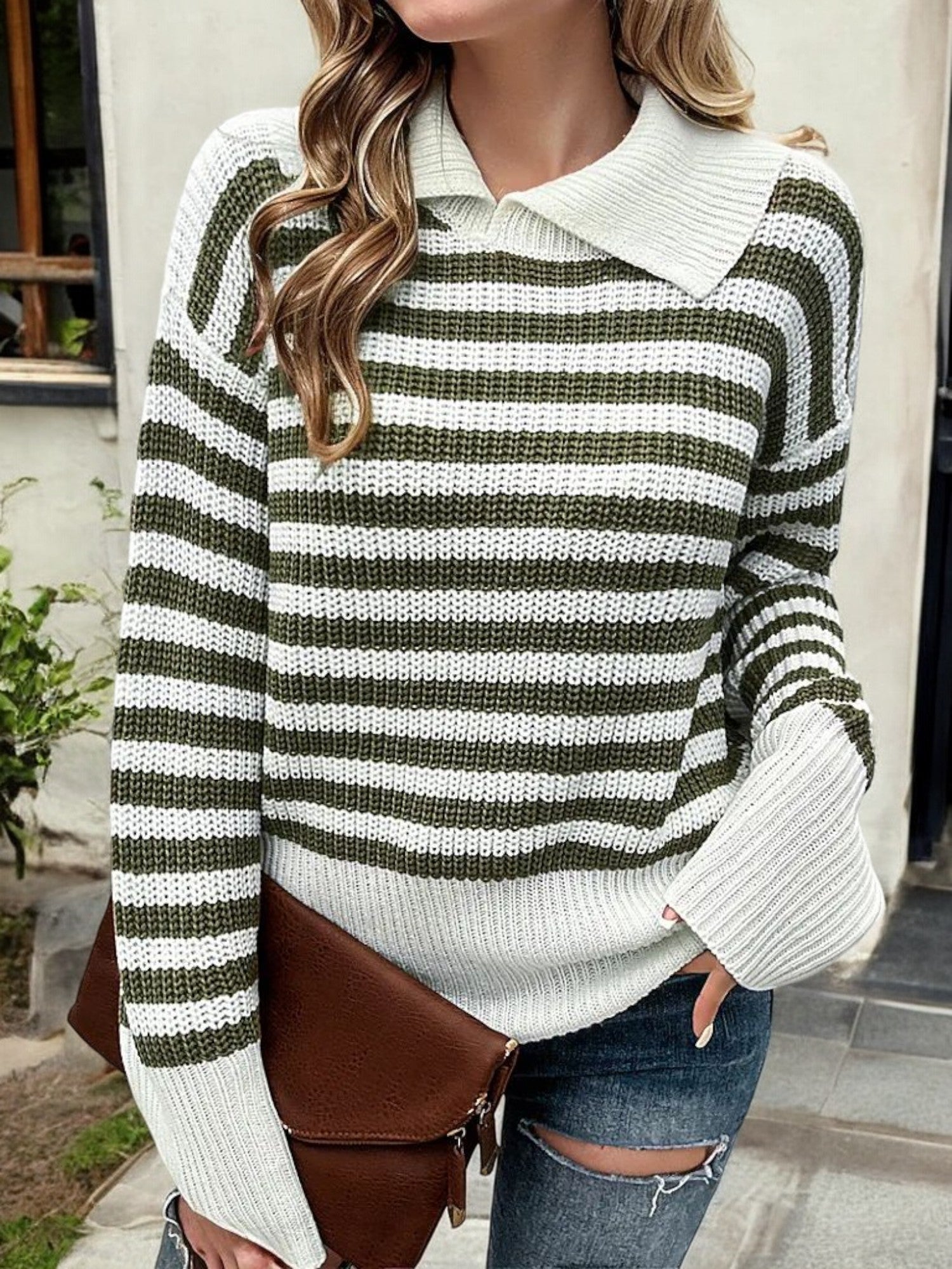 Otylia | Damski sweter w paski z kołnierzykiem i długimi rękawami