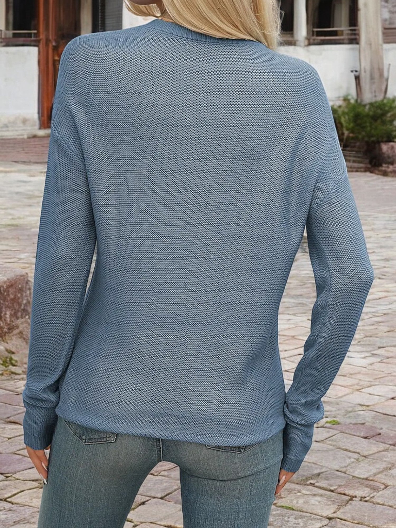 Roksana | Sweter damski z lekkiej dzianiny z detalem szwu z przodu i klasycznym okrągłym dekoltem