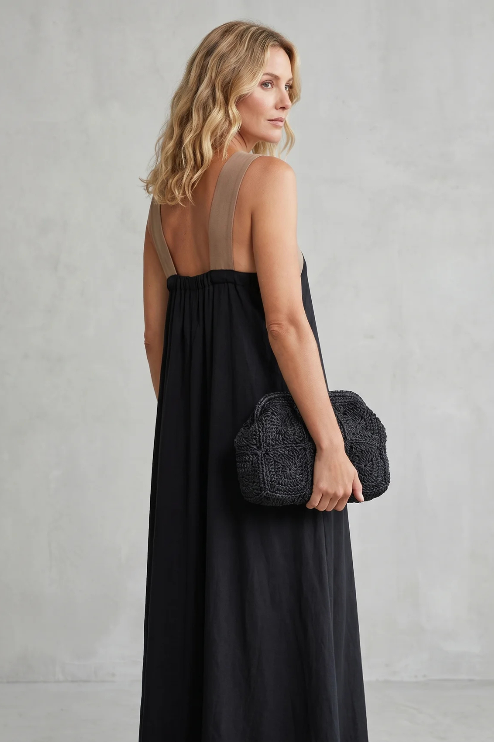 Seravelle – Elegancja z krzyżowym halterem – Sukienka maxi