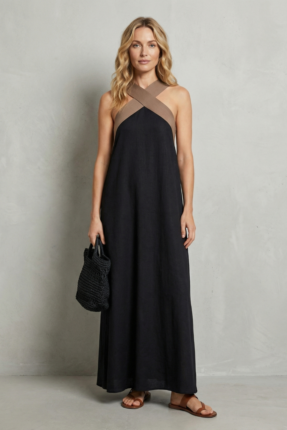 Seravelle – Elegancja z krzyżowym halterem – Sukienka maxi