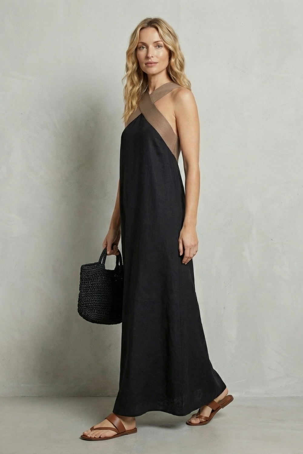 Seravelle – Elegancja z krzyżowym halterem – Sukienka maxi