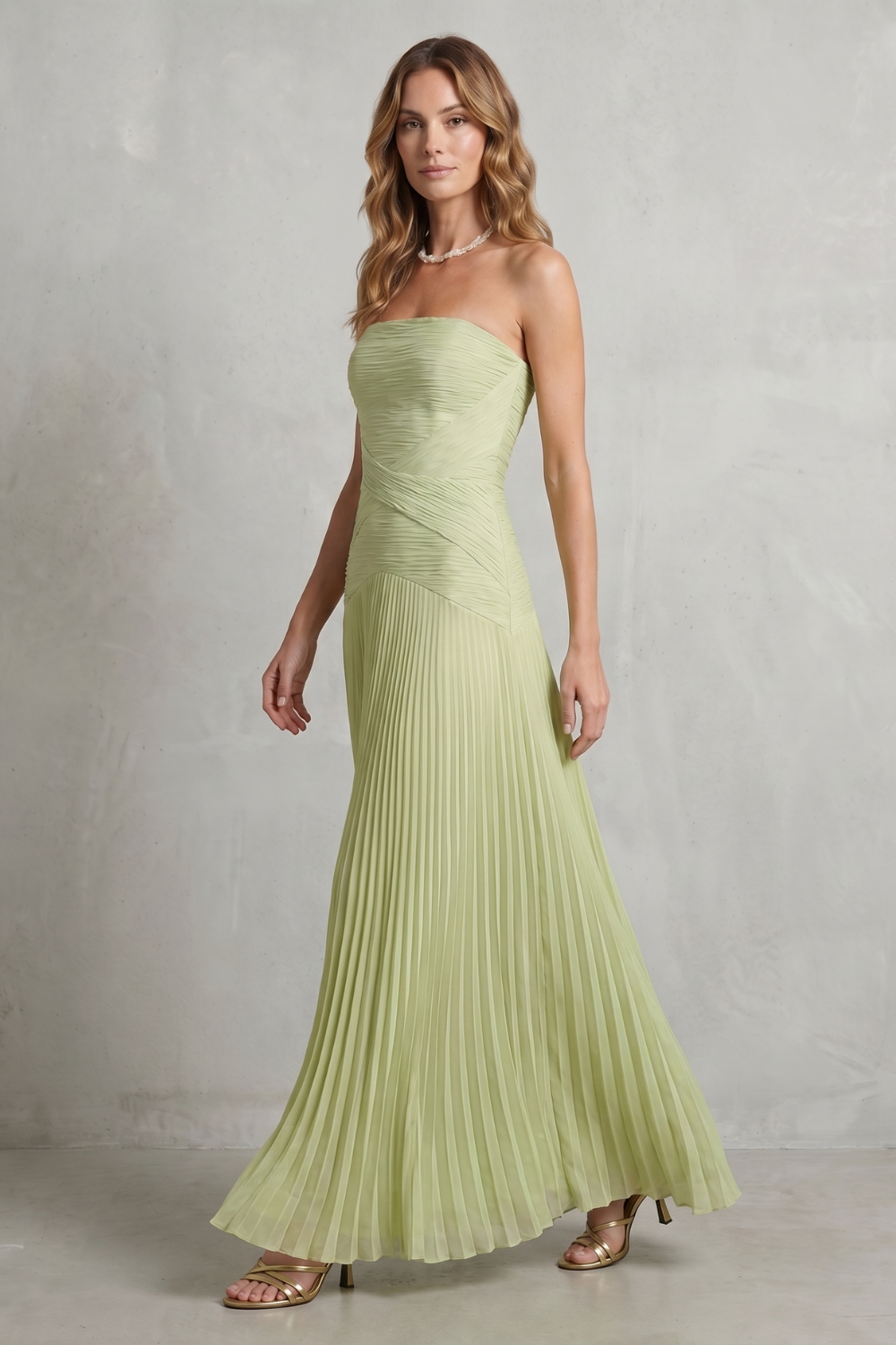 Skyelle – Elegancja z plisami bez ramiączek – Sukienka maxi