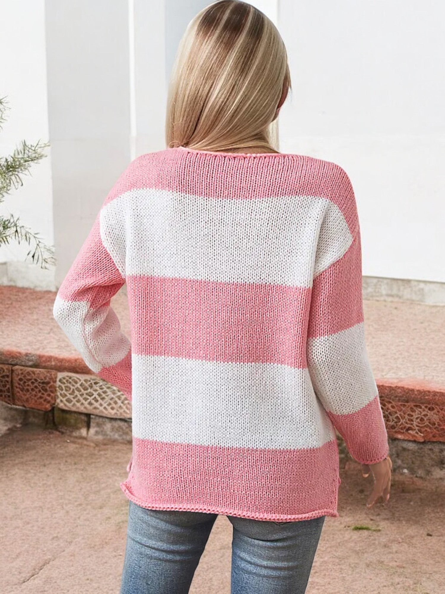 Stefka | Sweter damski z dekoltem w serek i paskami, styl off-shoulder