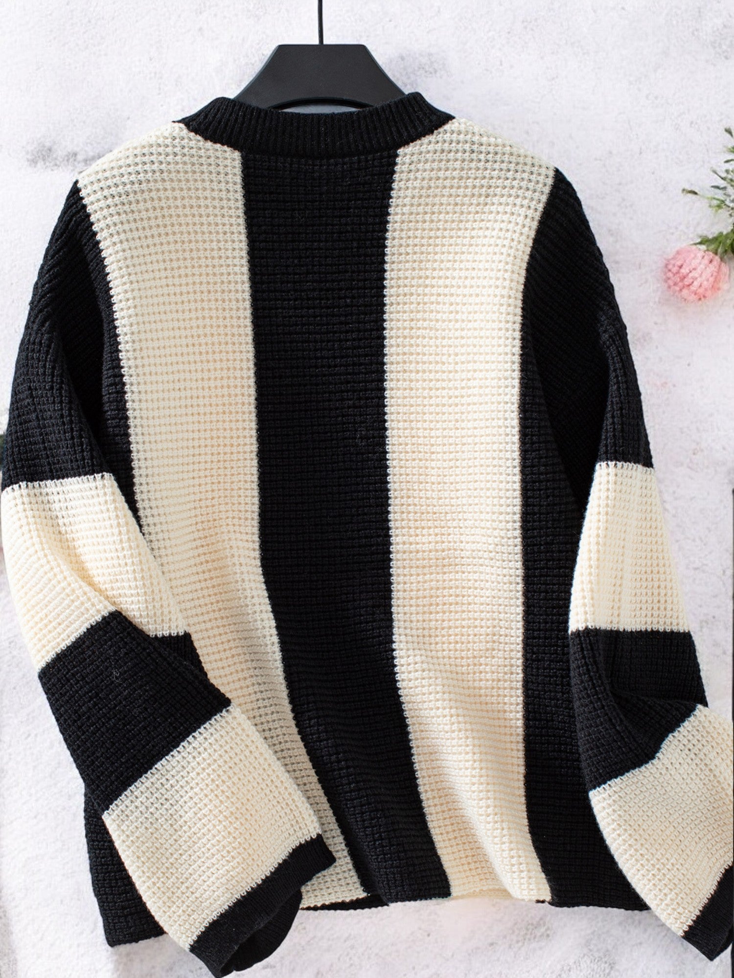 Stella | Sweter dzianinowy dla kobiet z odważnymi paskami, szerokimi rękawami i okrągłym dekoltem