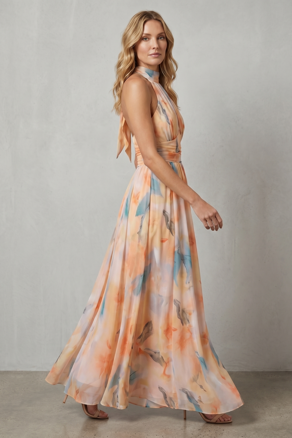 Vivienne – Sukienka maxi z halterem w stylu akwarelowym