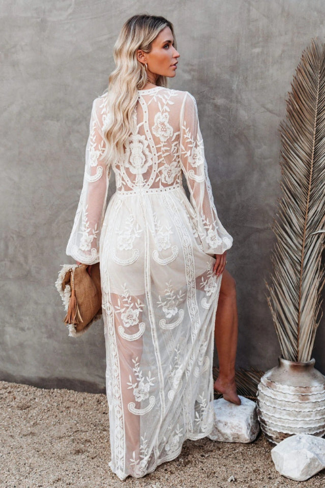 Zofia | Elegancka Długa Sukienka Boho z Koronkowym Dekoltem