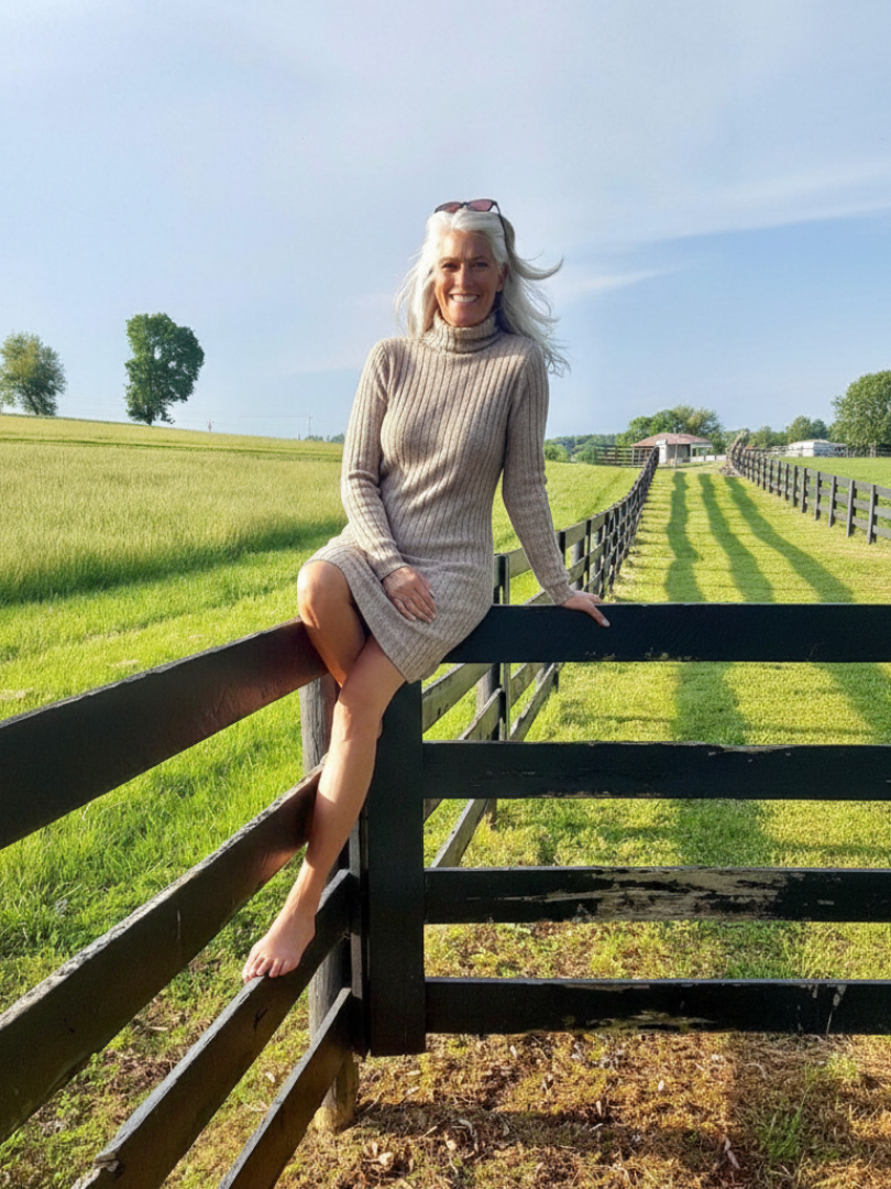 Margot | Sukienka z prążkowanej dzianiny z golfem